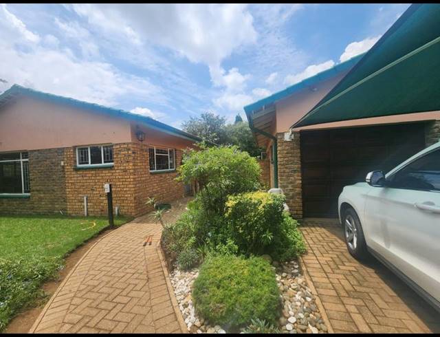 3 BEDROOM HOUSE FOR SALE IN HELIKONPARK